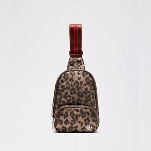 NWT - Lululemon Small Sling Bag 2L - Leopard print